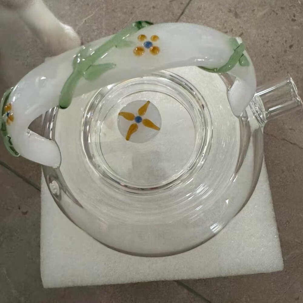 Clear glass teapot